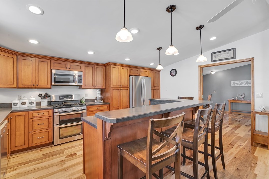 125 2nd Ave, Ellwood City PA  16117-4709 exterior