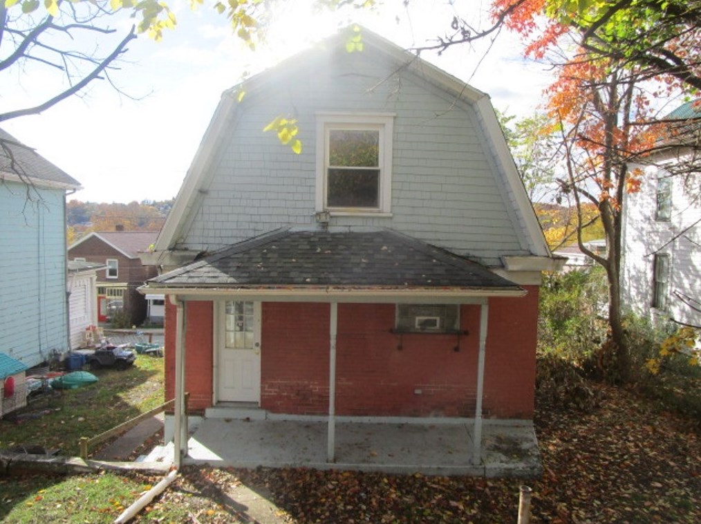 923 Gaskill Ave, Jeannette, PA 15644