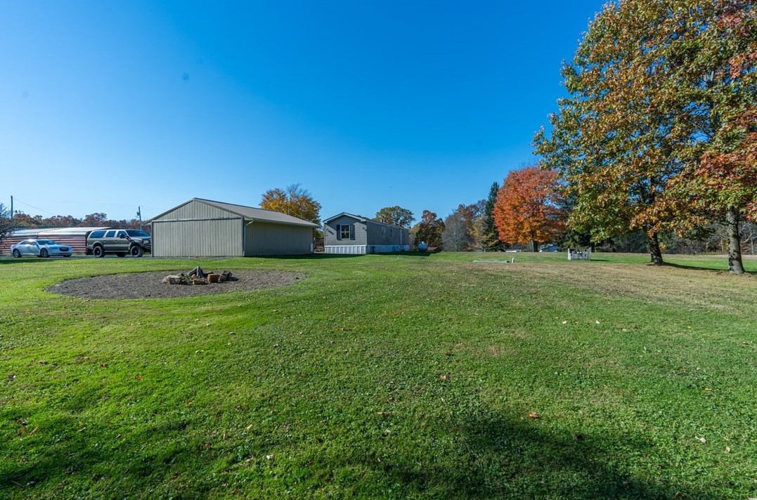 1187 Barkeyville Rd, Grove City, PA 16127