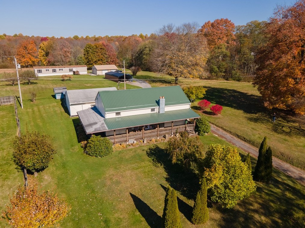1179 Barkeyville Rd, Grove City, PA 16127