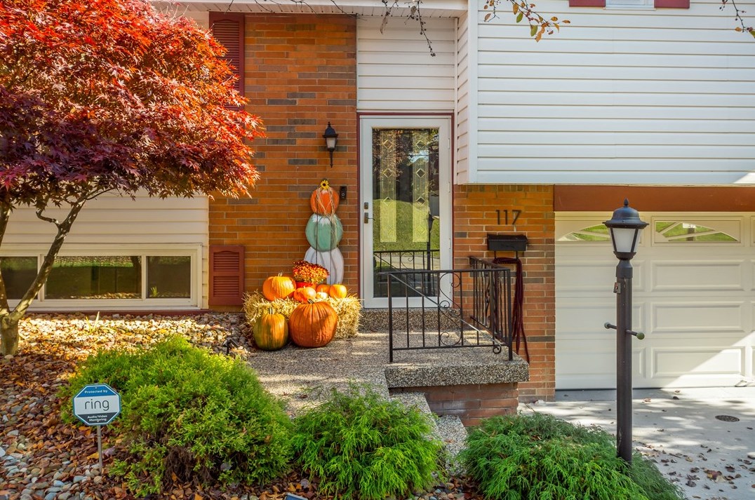 117 Greenwood Dr, Bridgeville, PA 15017-1205