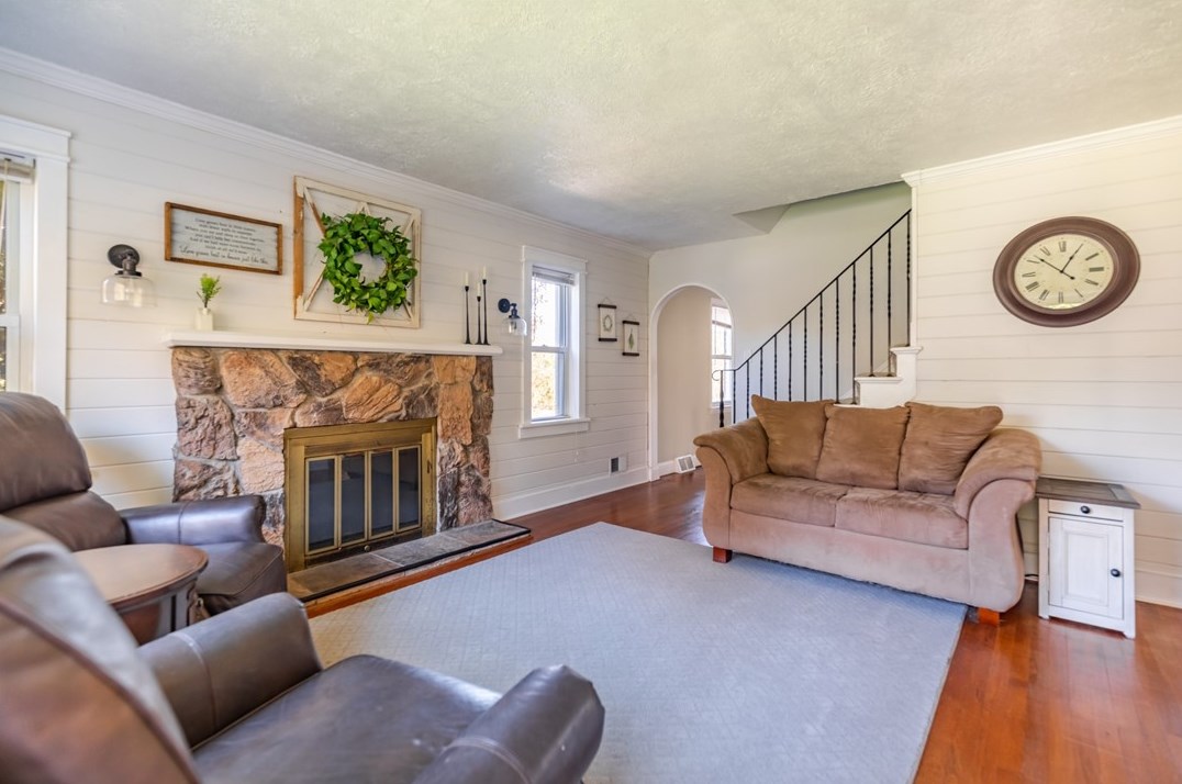 1 Linden Ave, Collier Township, PA 15106-1423