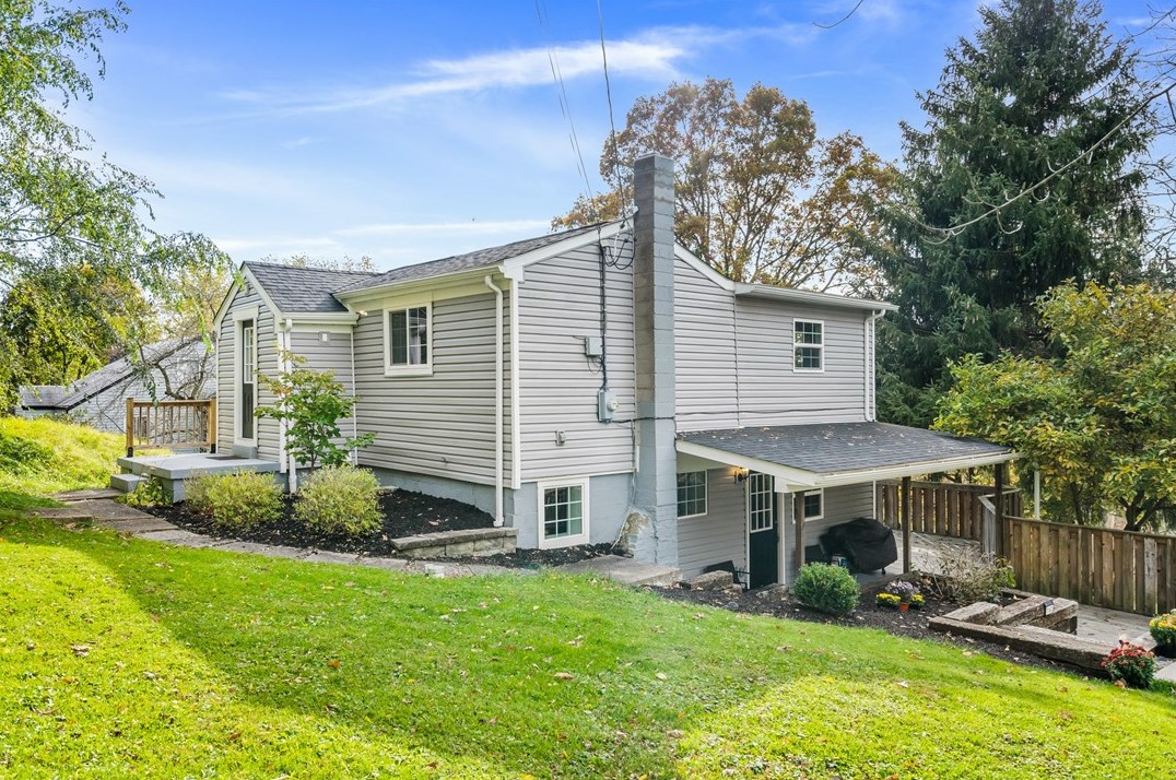 792 Franklin, Seven Fields, PA 16046