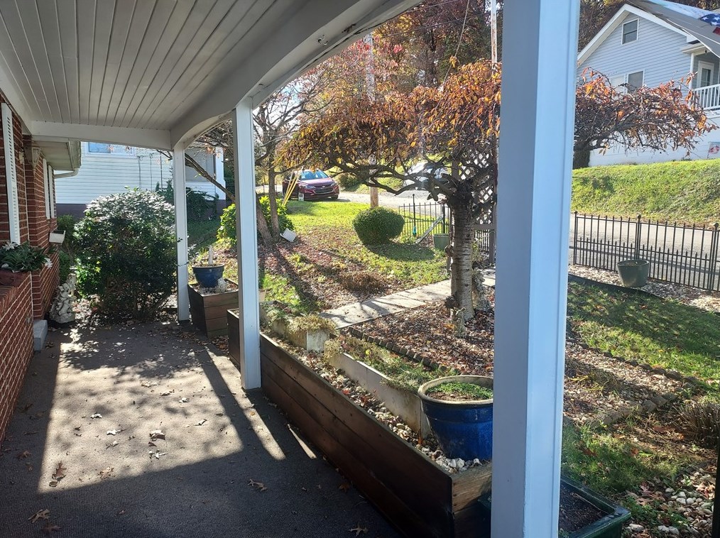 2417 Long St, Greensburg, PA 15601-5551
