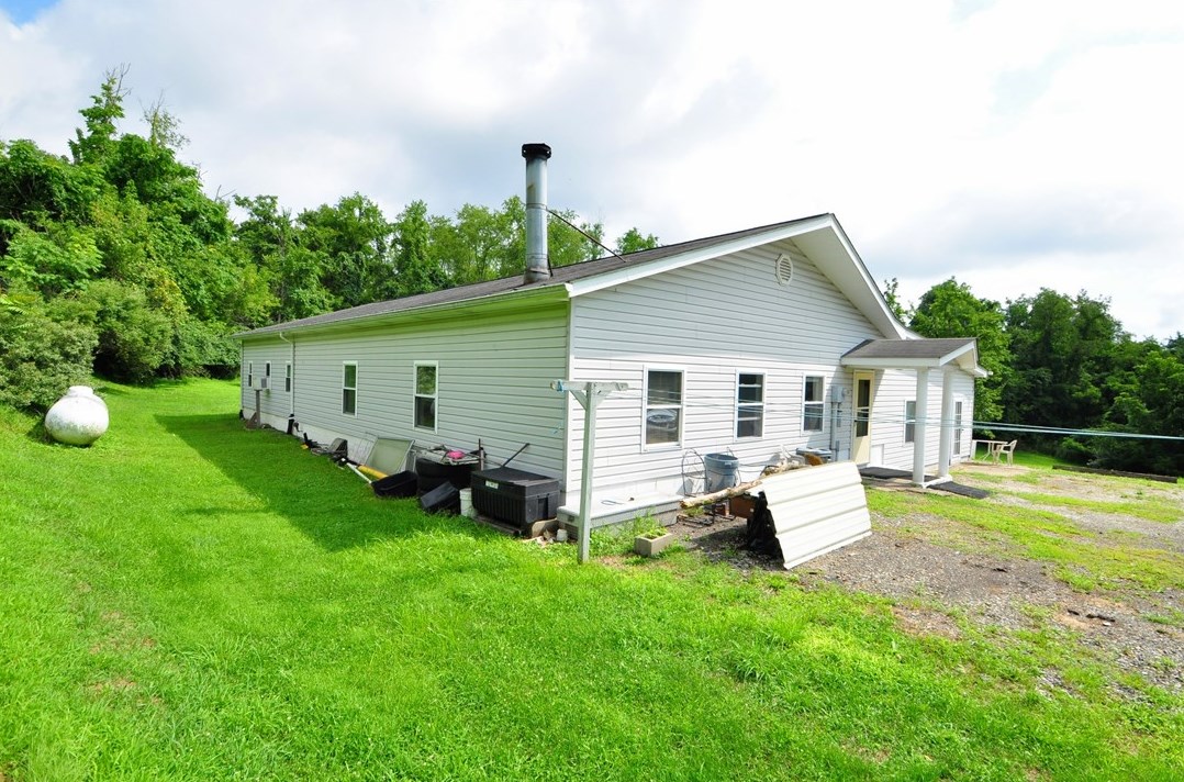 145 Short Ridge Rd, Coal Center, PA 15423