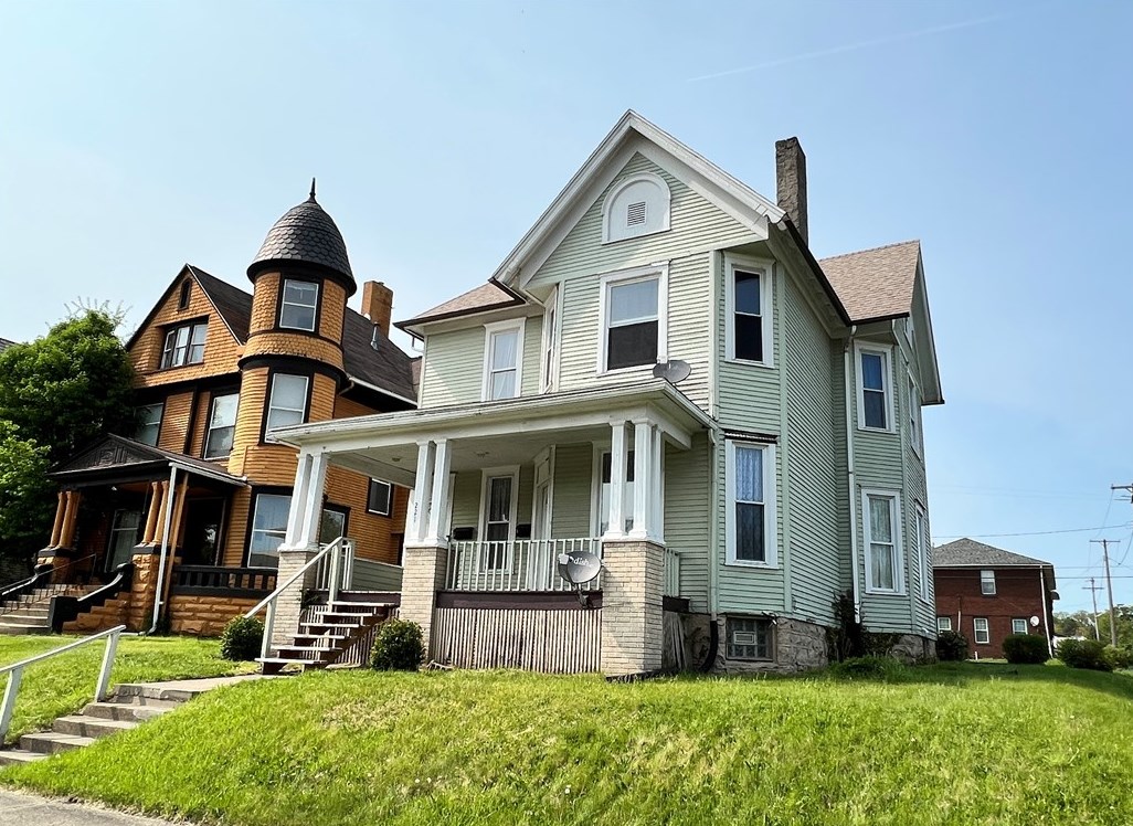 221 Lincoln Ave, New Castle, PA 16101-2404