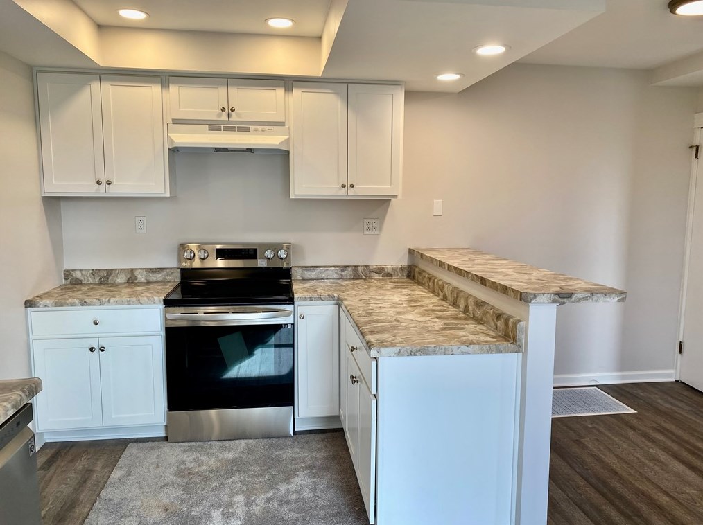 231 6th St, Youngwood, PA 15697-1325