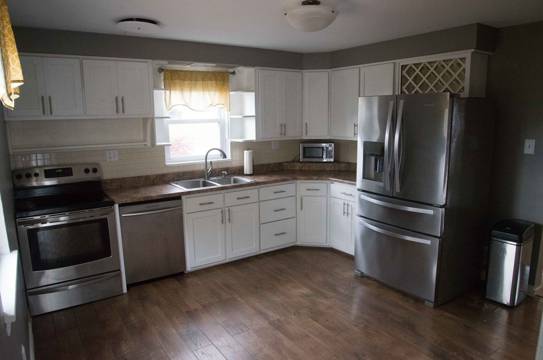 212 Hart St, Houston, PA 15342-1128