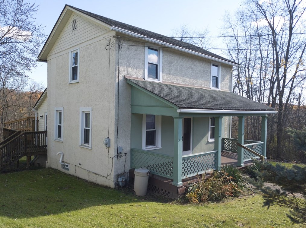 104 Bessemer St, Tarentum PA  15084-8548 exterior