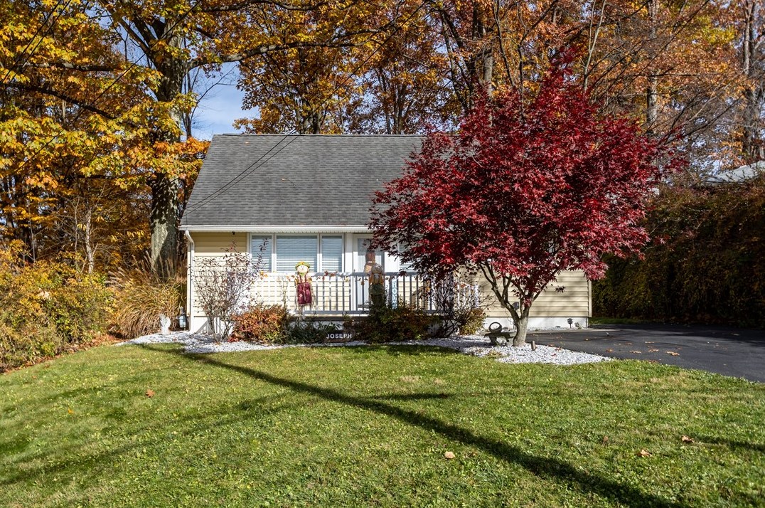 303 Lanewood Dr, New Castle, PA 16105