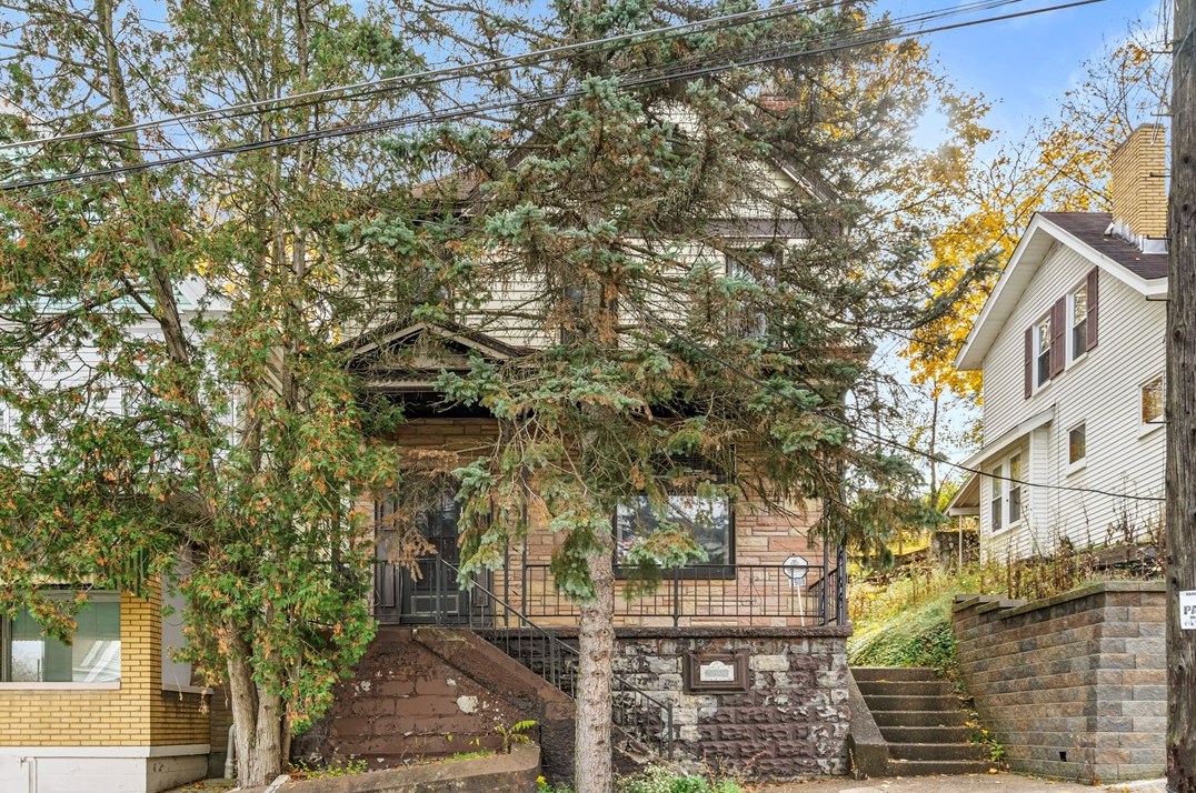 1908 Berdella St, Pittsburgh, PA 15220
