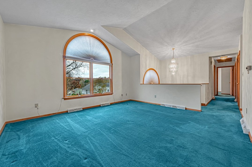238 Navaho Dr, Greensburg, PA 15601-4934