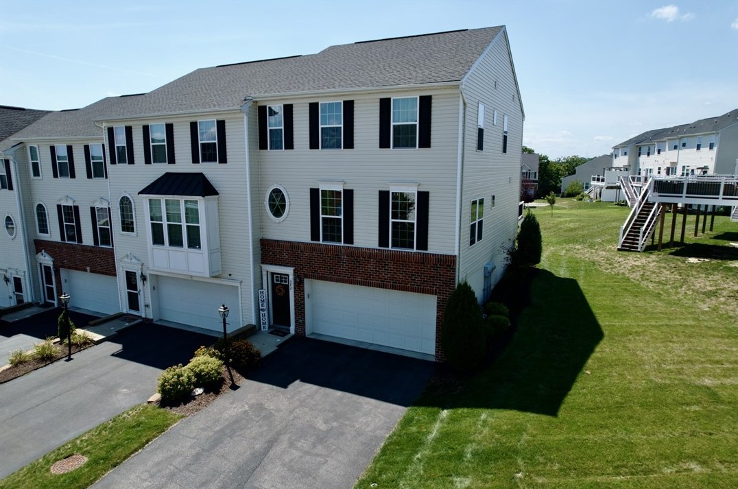 372 Sunrise Dr, Collier Township, PA 15106-6500