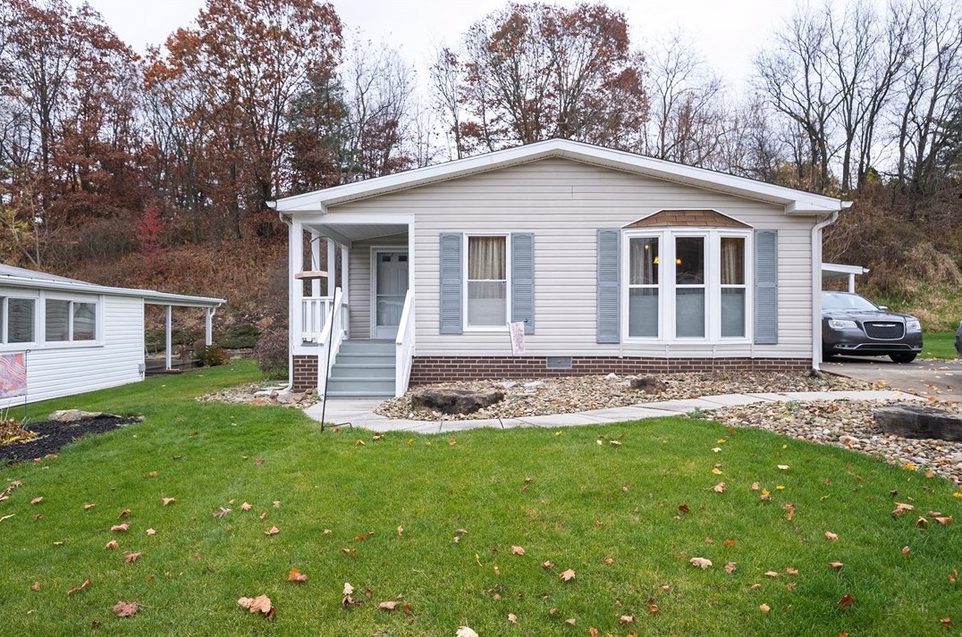 252 Rock Lake Dr, Zelienople, PA 16063