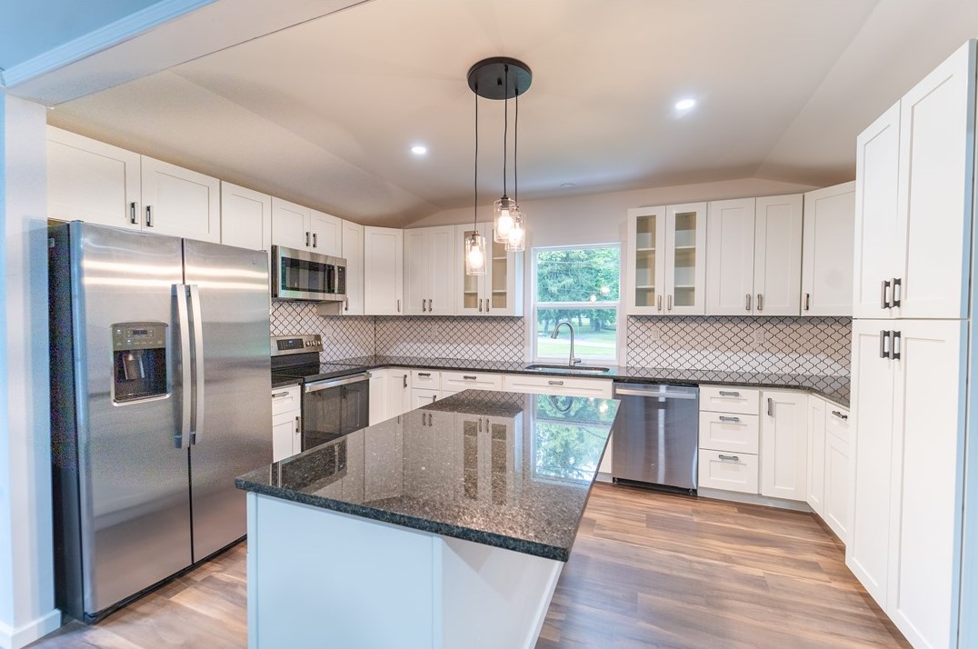 1002 Kings Chapel Rd, New Castle, PA 16105