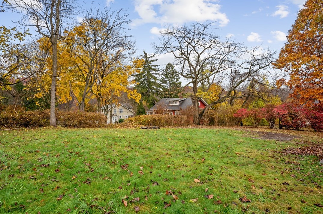 4032 Briarwood Dr, Jeannette, PA 15644