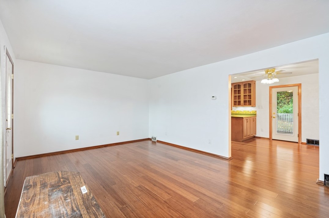 3326 Orchard Dr, Mckeesport, PA 15133-2229