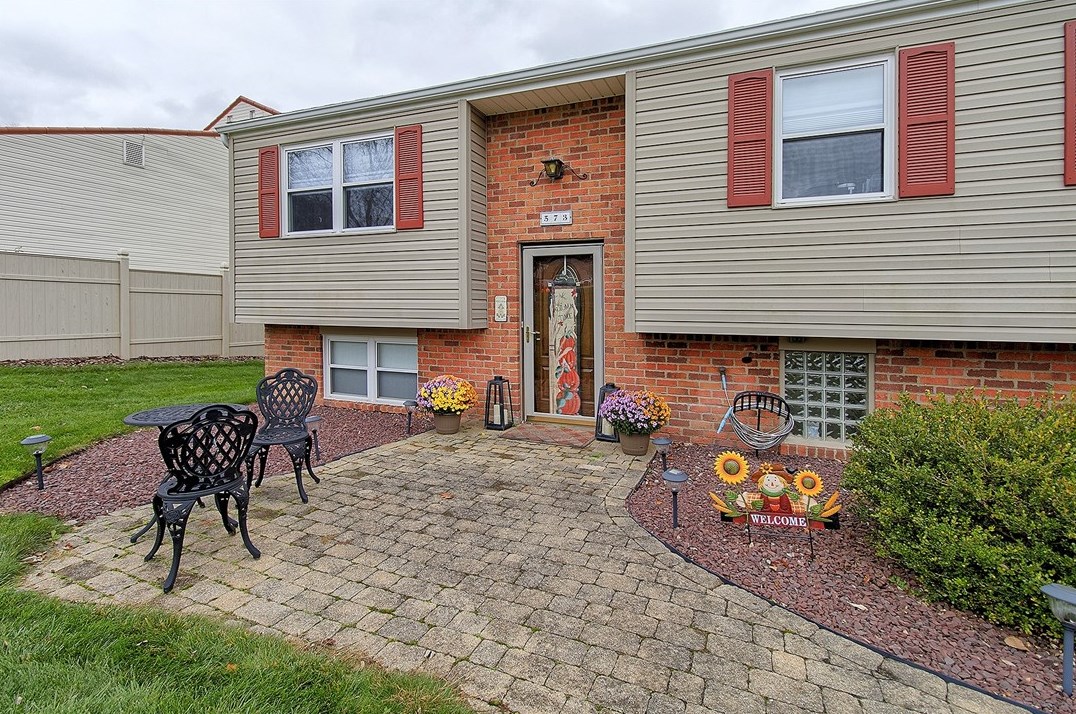 573 Fairfield Dr, Greensburg, PA 15601-6127