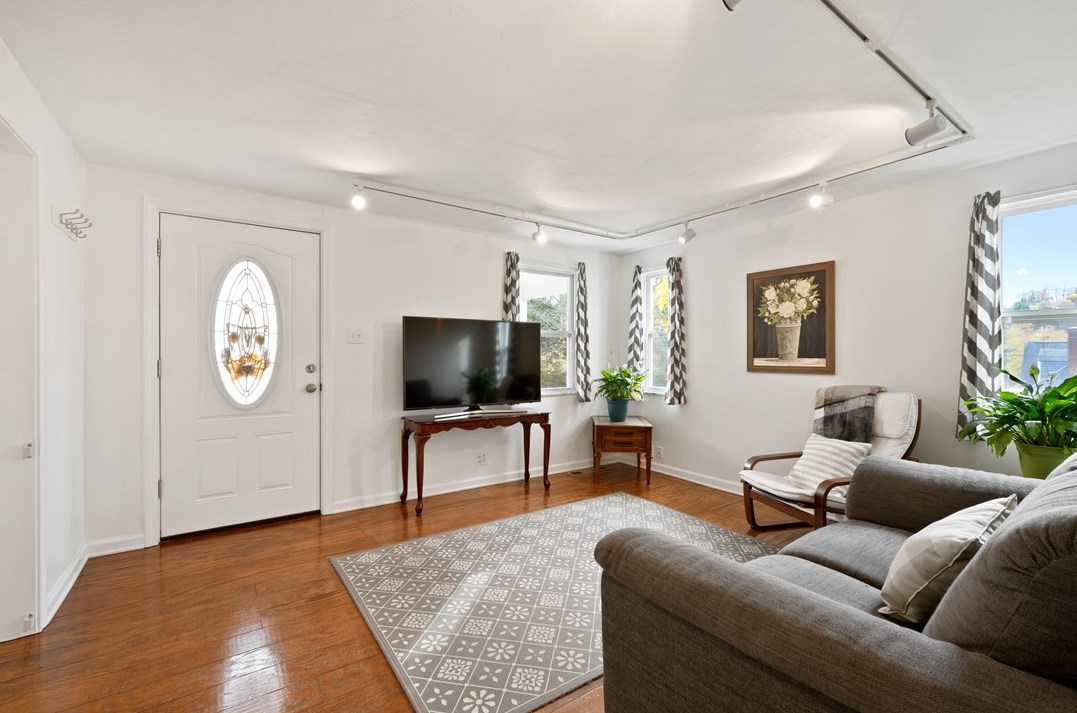 4065 Lee Manor Dr, Allison Park PA  15101-3126 exterior