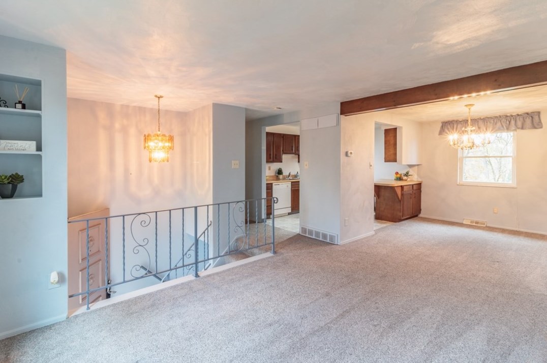 647 Fruitwood Dr, Bethel Park, PA 15102-1355