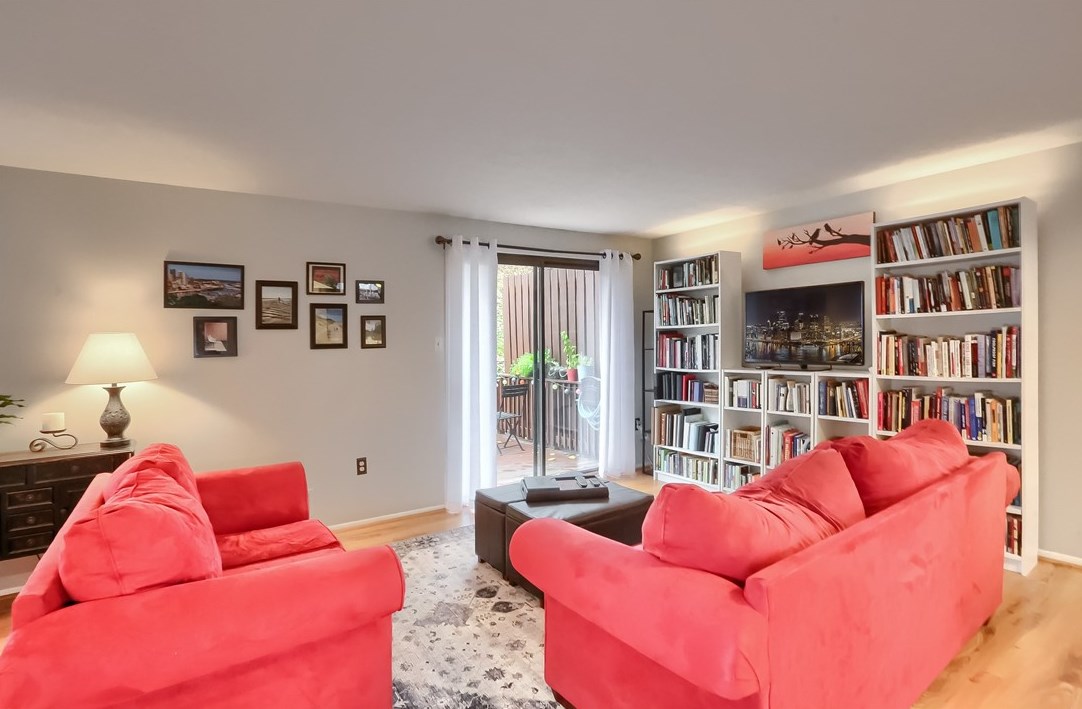 704 Timberglen Dr North, Imperial, PA 15126