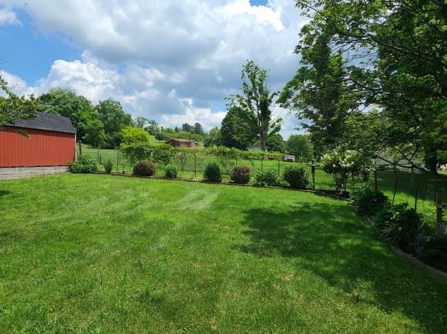 3082 Green Valley Rd, Claysville, PA 15323