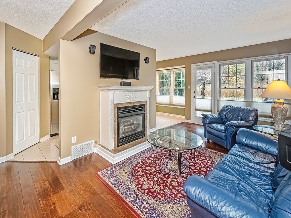 246 Commons Dr, Oakmont, PA 15139