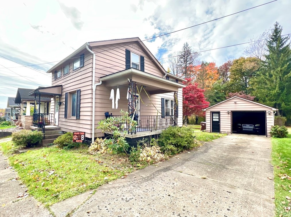 84 Smith Ave, Hermitage, PA 16146
