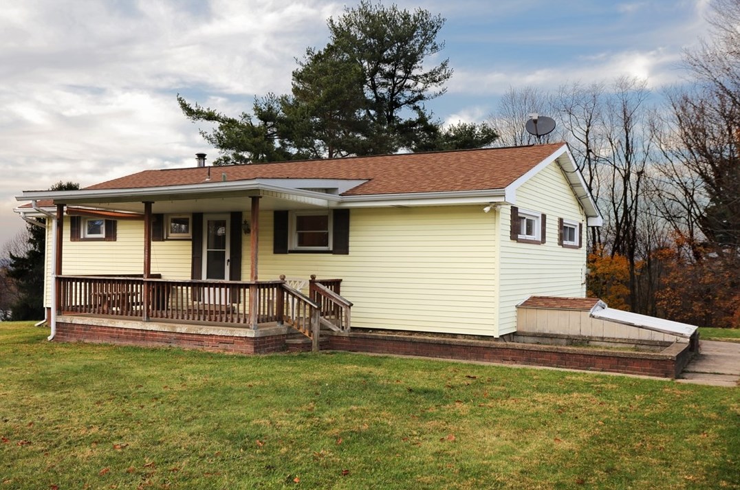 124 Plum St, Ellwood City, PA 16117-5410