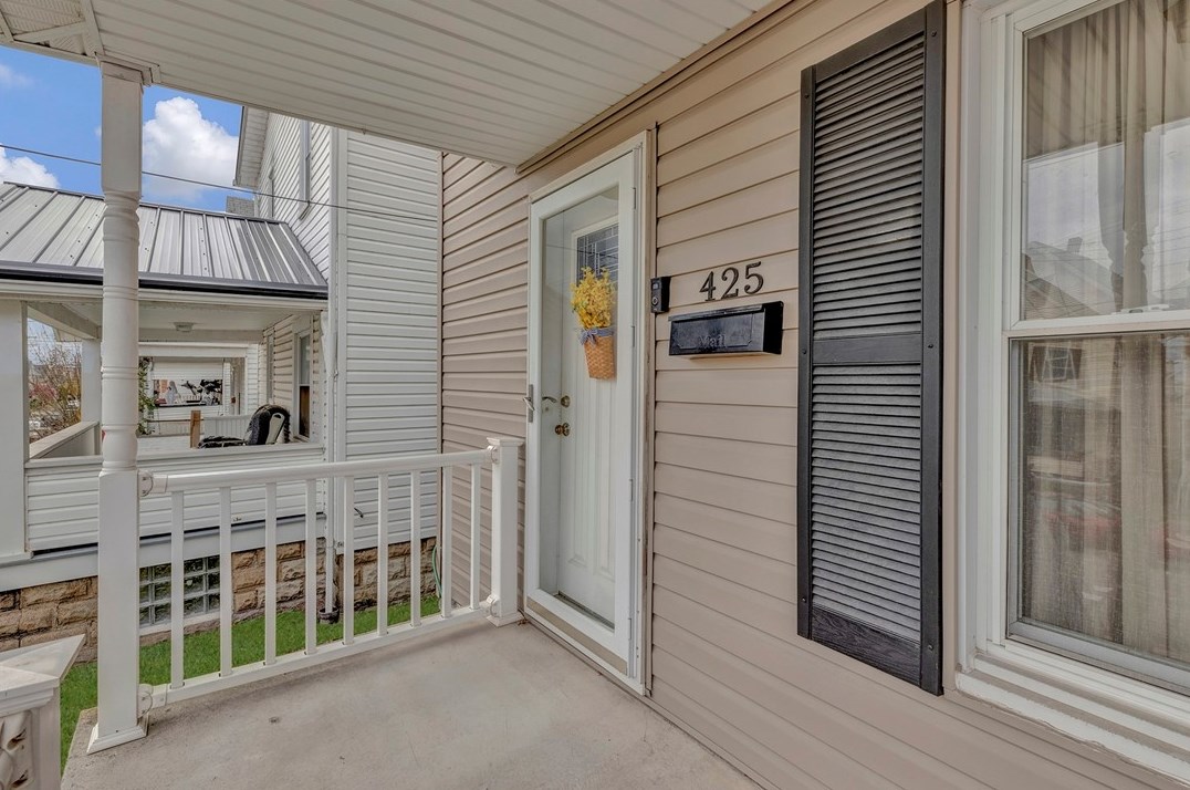 425 Franklin Ave, Ellwood City, PA 16117-2228