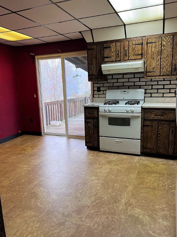 10 Rosannah St, Ellwood City, PA 16117