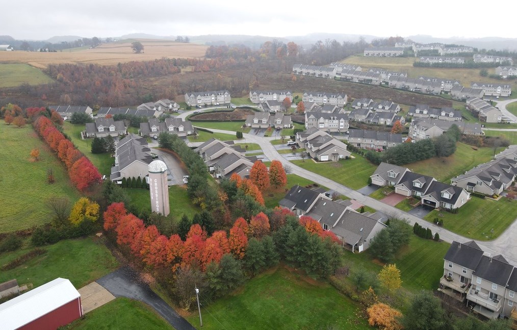 3005 Ironwood Cir, Jeannette, PA 15644