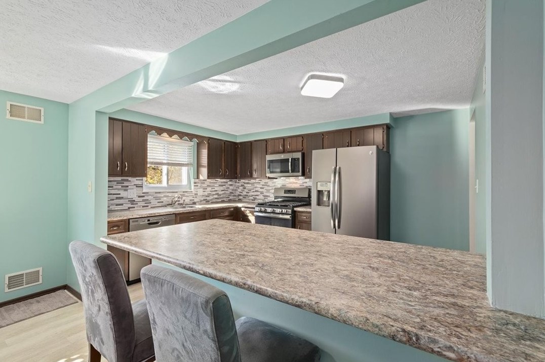 5507 Glen Hill Dr, Bethel Park, PA 15102-3325