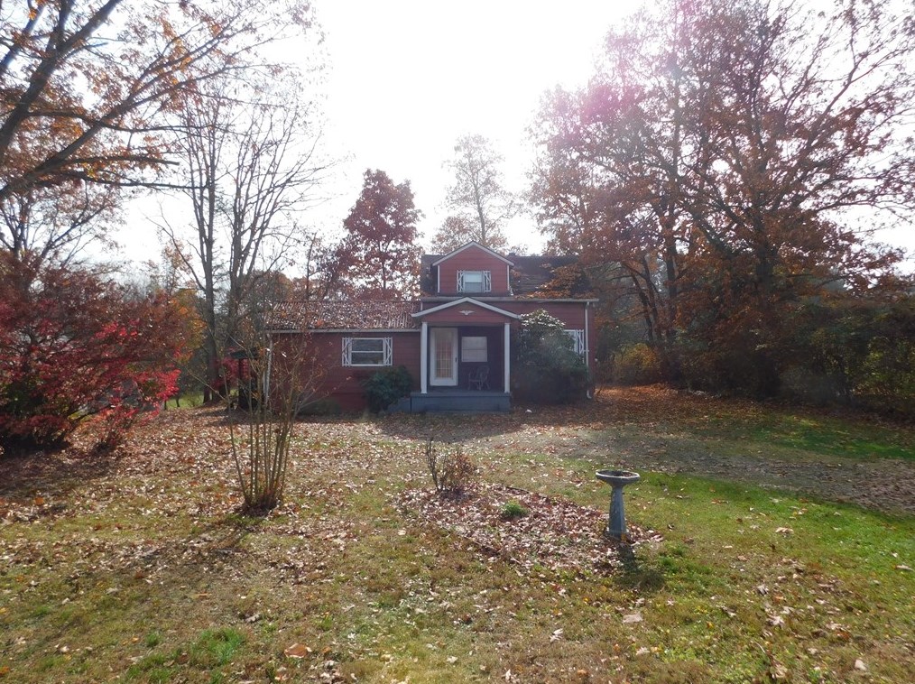 372 Airway Inn Rd, Oliphant Furnace, PA 15401-2154