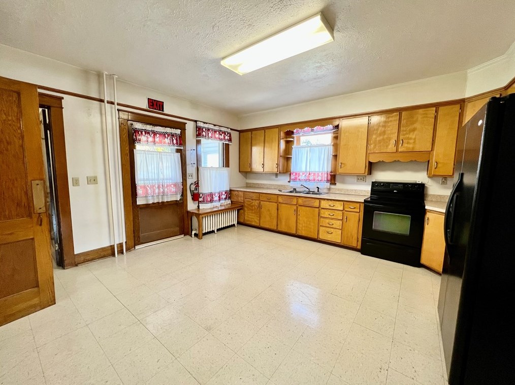 711 Broadway St, Rockwood, PA 15557