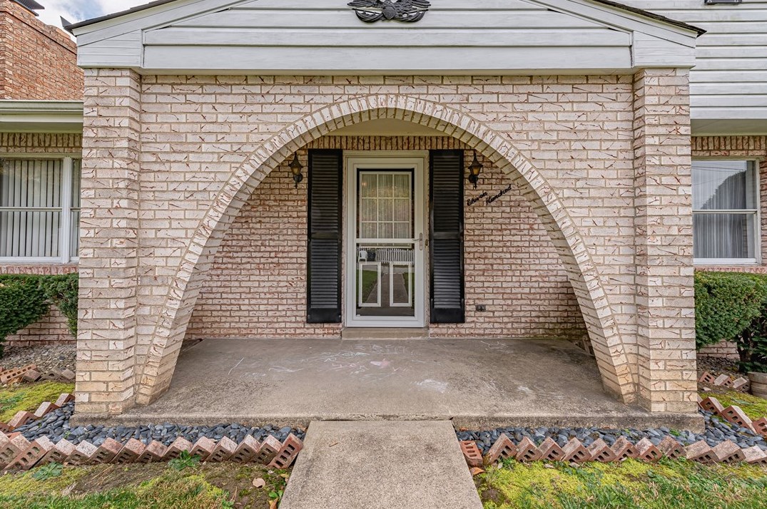 1100 Clinton Ave, North Versailles, PA 15137-2118