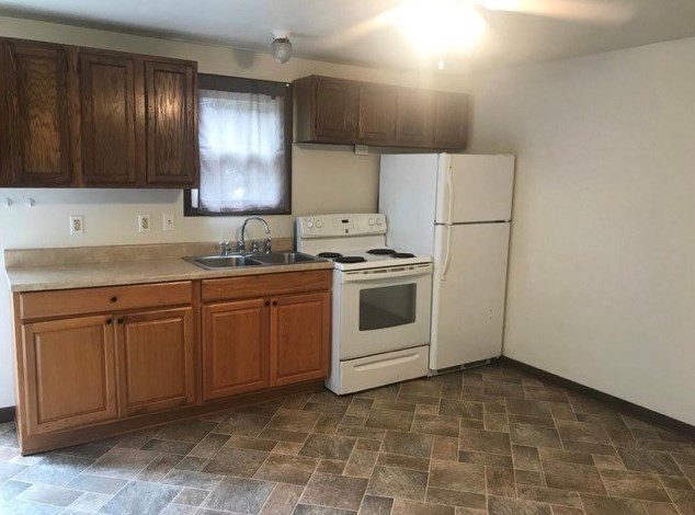 937 W 4th Ave, Derry, PA 15627