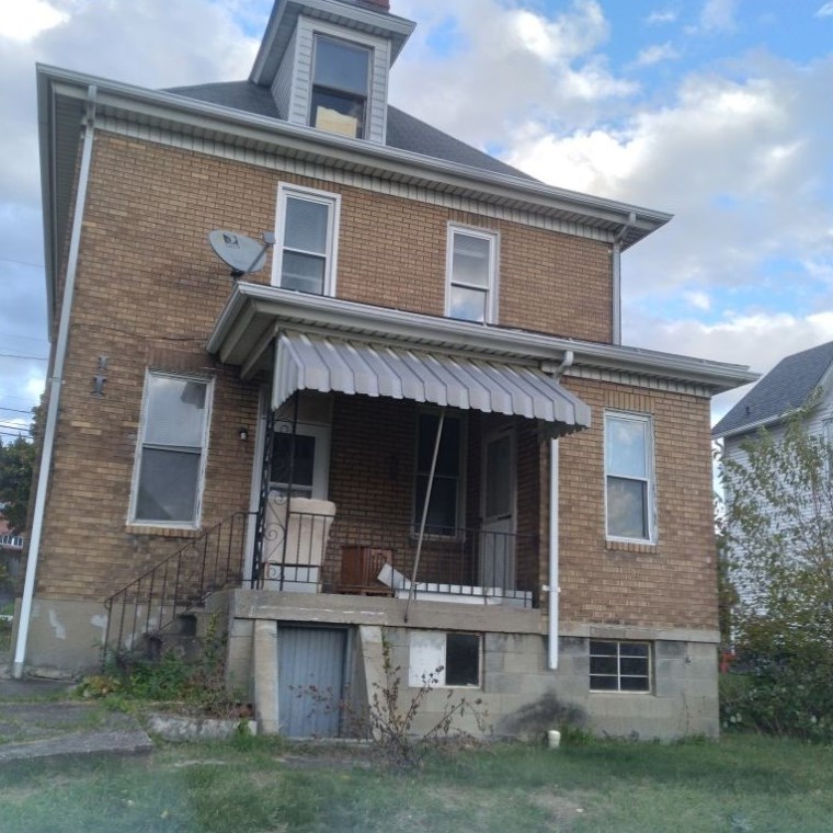 134 Washington Ave, Greensburg, PA 15601-2725