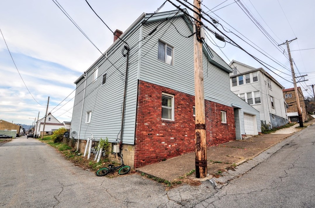 211 6th St, Glassport, PA 15045