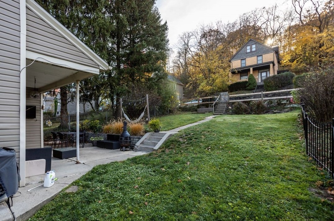 318 Academy St, Collier Township, PA 15106-2706