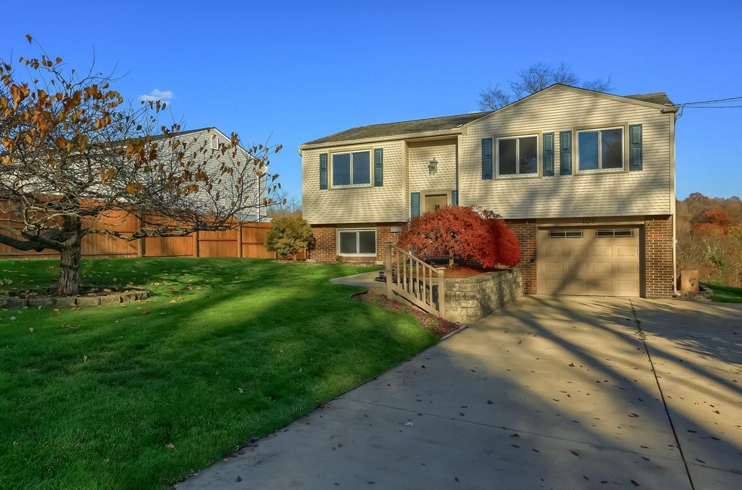 108 Oak Heights Dr, Noblestown, PA 15071