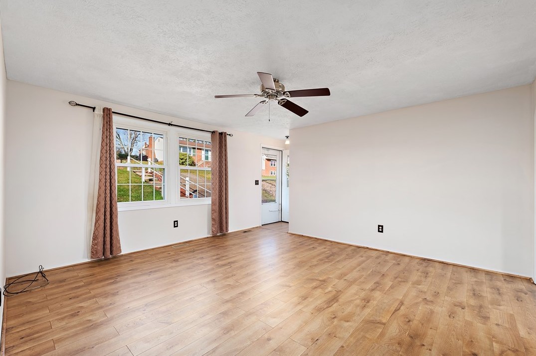 3219 Laurel Dr, Glenshaw, PA 15116