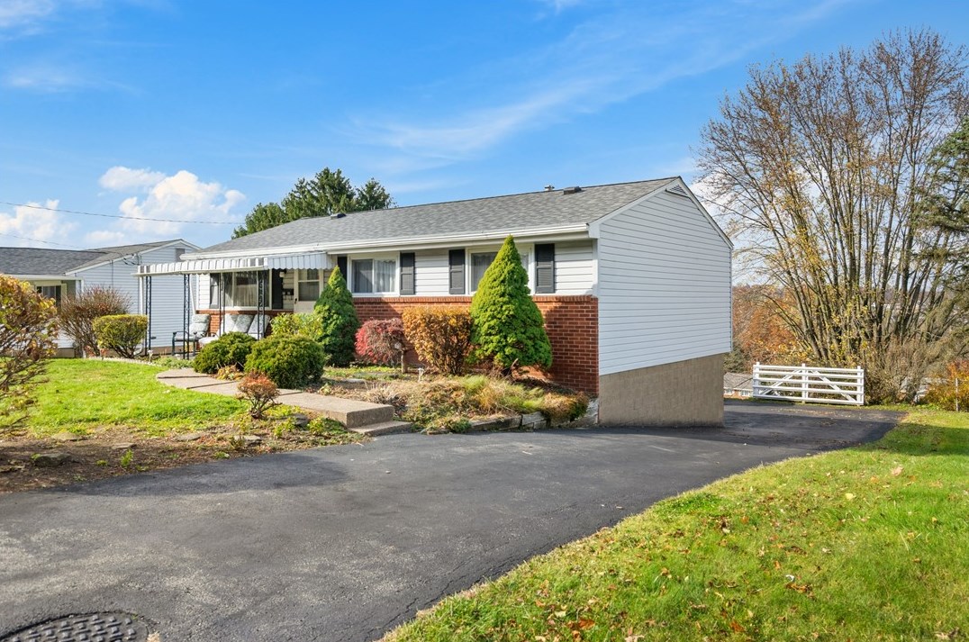 3181 Vermont Dr, New Kensington, PA 15068
