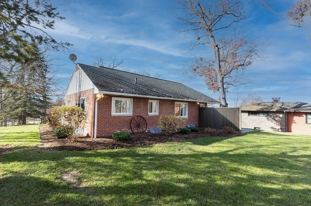 737 Walnut St, Somerset, PA 15501