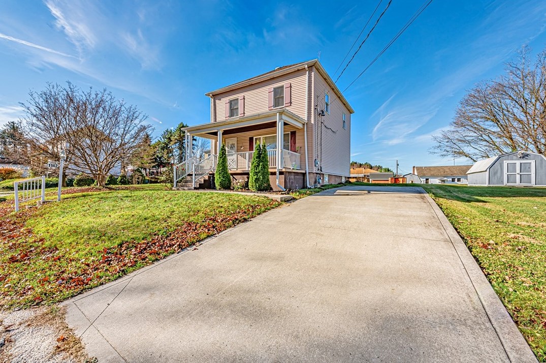 1142 Sunview Ave, Jeannette, PA 15644