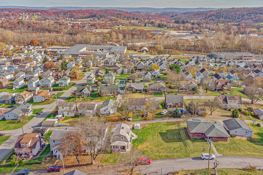 206 7th St, Youngwood PA  15697-1266 exterior