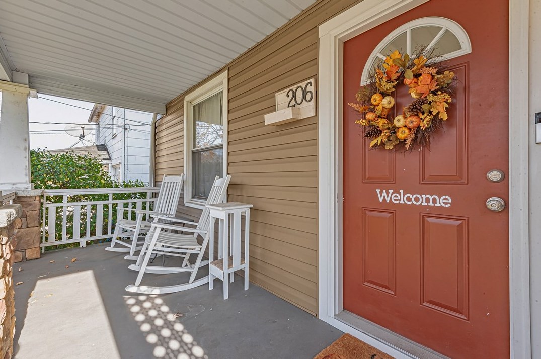 206 7th St, Youngwood PA  15697-1266 exterior