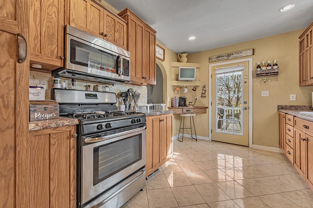 206 7th St, Youngwood PA  15697-1266 exterior