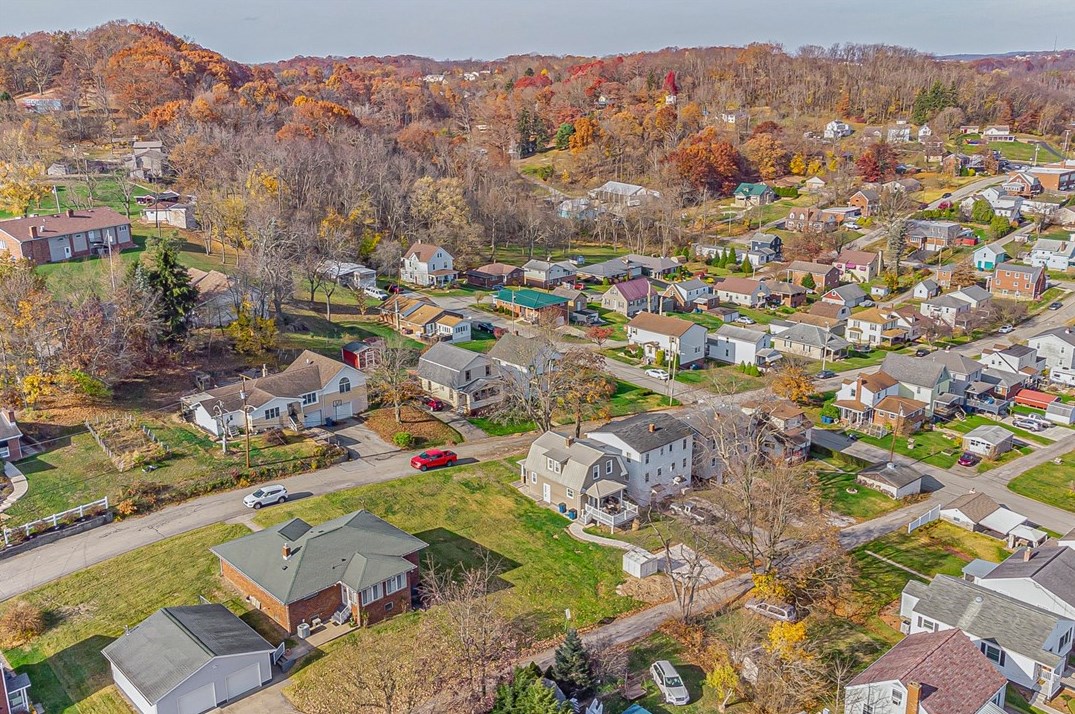 206 7th St, Youngwood PA  15697-1266 exterior