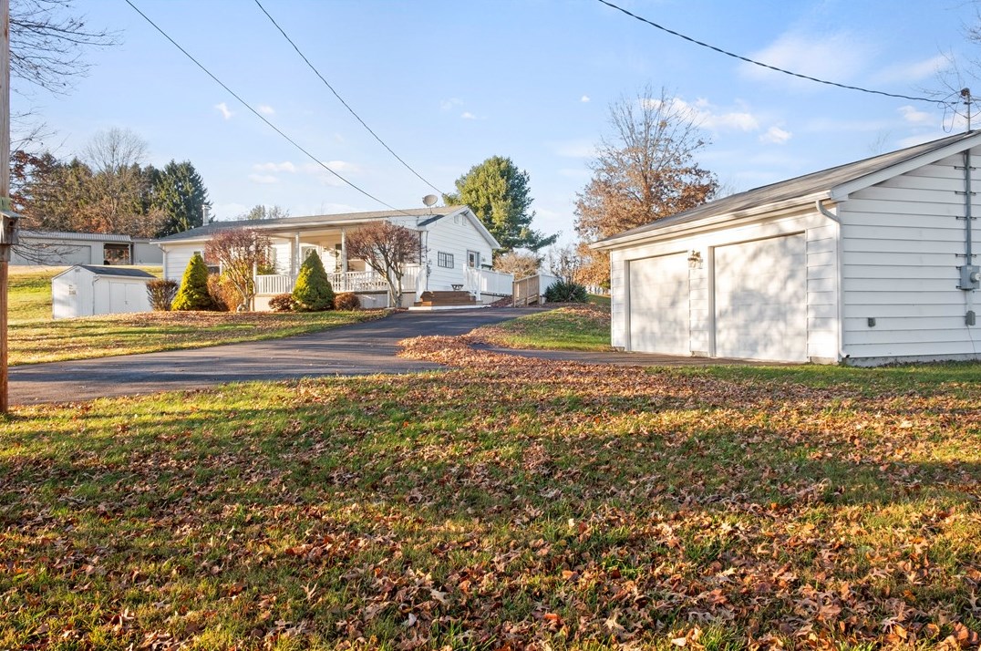 53 Ealy Rd, West Alexander, PA 15376